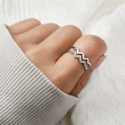 Mila Ring | Elegante Zilveren Ring met Uniek Design