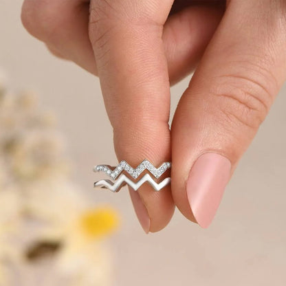 Mila Ring | Elegante Zilveren Ring met Uniek Design