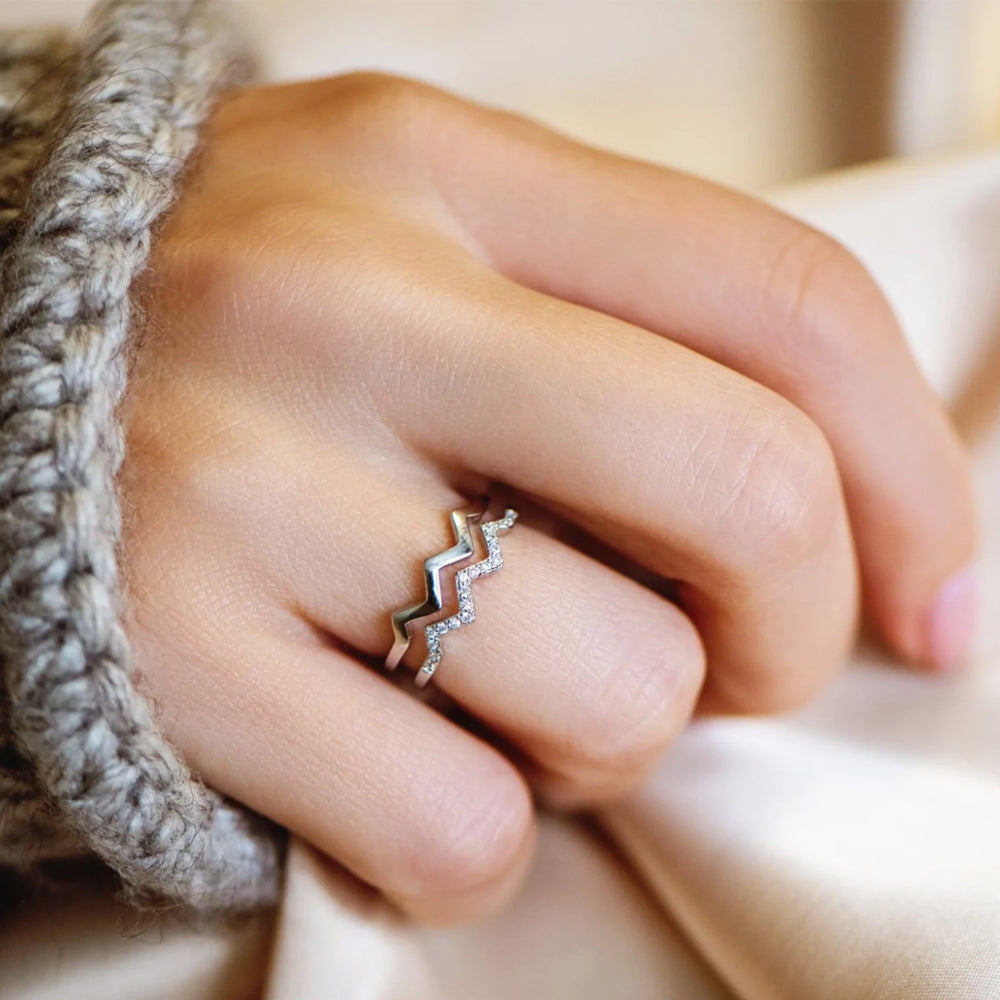 Mila Ring | Elegante Zilveren Ring met Uniek Design