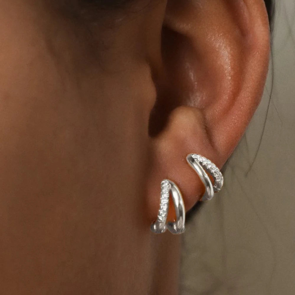 Elegant Huggie Hoops: Tijdloze Schoonheid voor Jouw Look