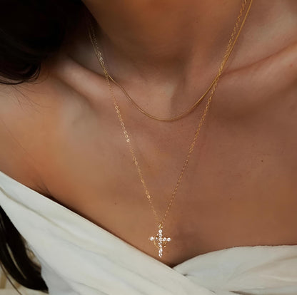 Luxueuze Kroonkruis Ketting - Stijlvolle en Klassieke Elegantie