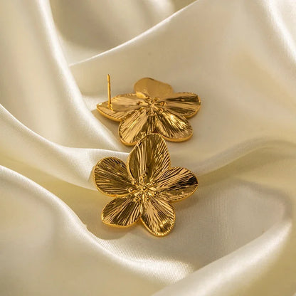 Elegante Gouden Vintage Bloem Oorbellen voor een Tijdloze Look