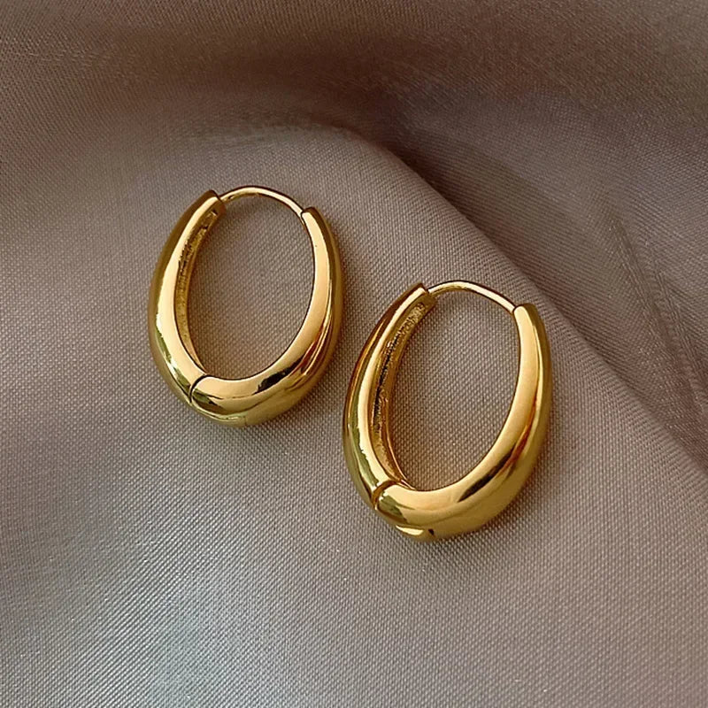 Vintage Shape Hoops: Tijdloze Elegantie in Jouw Sieradencollectie