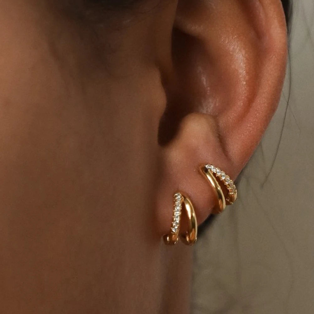 Elegant Huggie Hoops: Tijdloze Schoonheid voor Jouw Look